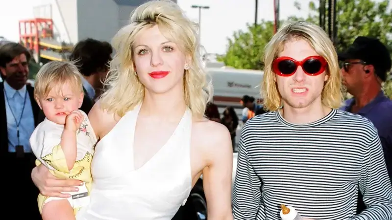 Courtney Love presta homenagem a Kurt Cobain. Cantor morreu há 29 anos