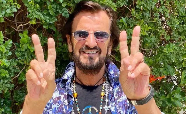 O Canhoto Ringo Starr como baterista dos Beatles