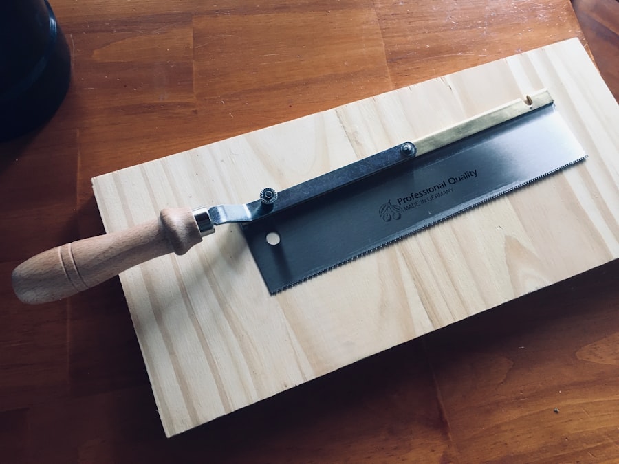 1 Knife handle
2 Cutting board