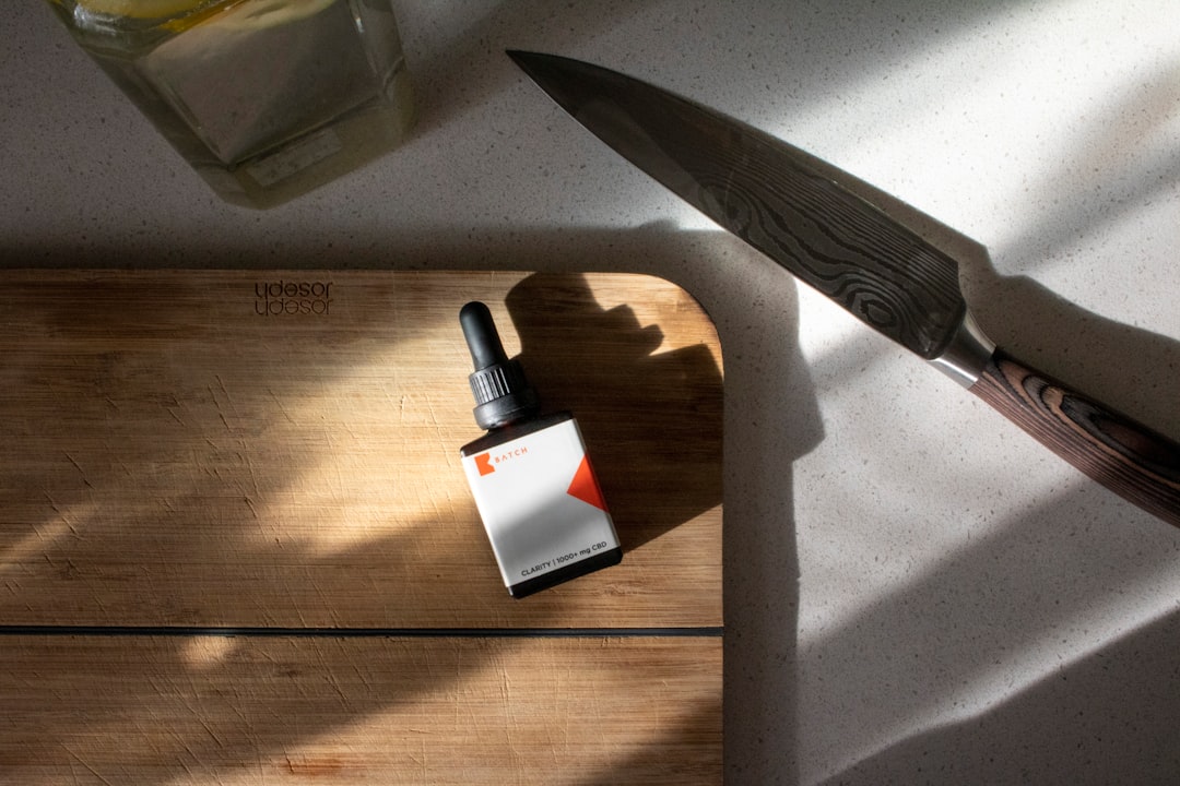 Photo 1 Knife handle 2 Cutting board