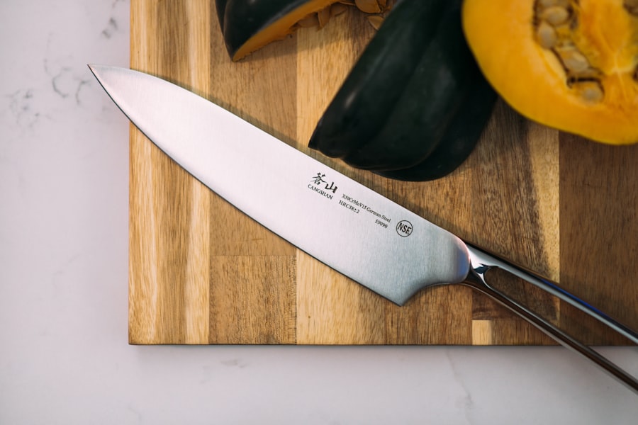 Photo 1 Knife handle
2 Cutting board